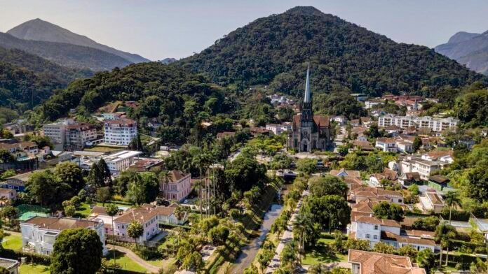 esta-cidade-em-rj-surpreende-com-passagem-barata,-boa-comida-e-frio-saboroso!