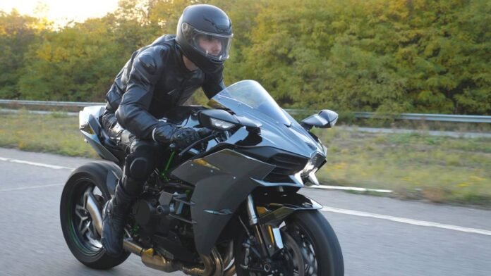 o-que-e-realmente-obrigatorio-para-motociclistas-e-ondas?-confira-uma-olhada!